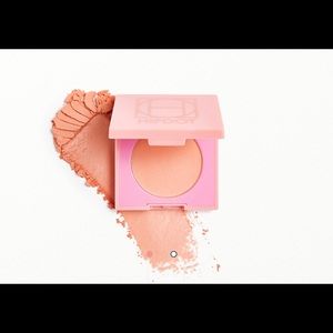 HIPDOT
Single Blush in Solstice